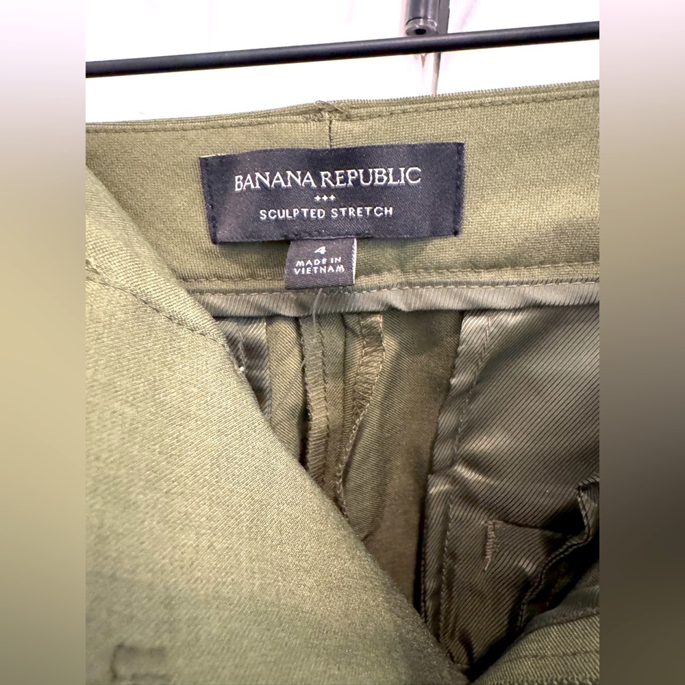Banana Republic Women’s Wide Leg Sculpted Trousers, Olive, size 4, NWOT